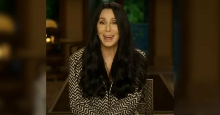 Cher azt mondja, még 80 évesen is farmerben és hosszú hajban jár, mert ettől fiatalnak érzi magát